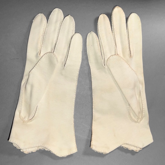 Vintage Beige Stretch Gloves - Picture 2 of 9